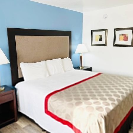 Super 8 By Wyndham Fort Scott Exterior photo