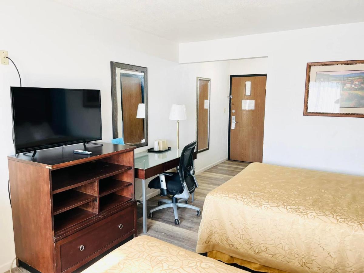 Super 8 By Wyndham Fort Scott Exterior photo