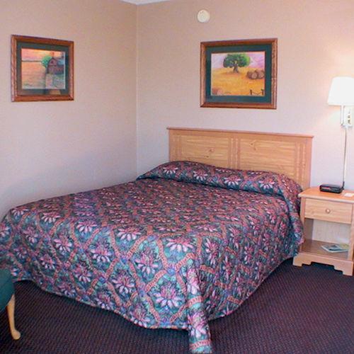 Super 8 By Wyndham Fort Scott Room photo